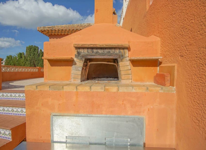 5 bedroom Villa for sale in Calpe / Calp with pool - € 725,000 (Ref: 9081963)