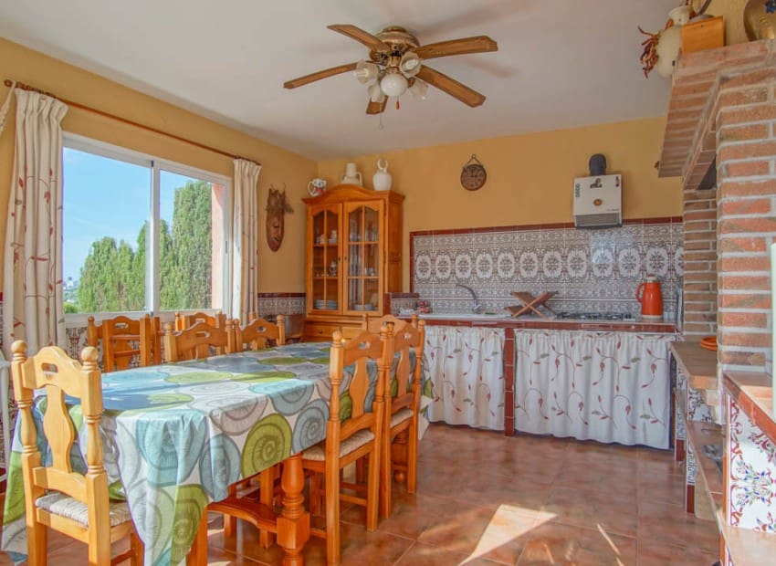 5 bedroom Villa for sale in Calpe / Calp with pool - € 725,000 (Ref: 9081963)