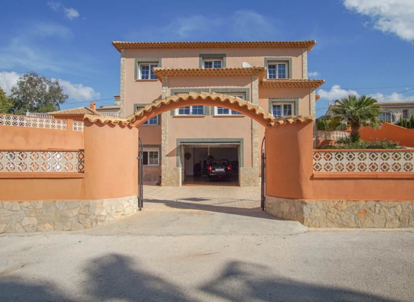 5 bedroom Villa for sale in Calpe / Calp with pool - € 725,000 (Ref: 9081963)