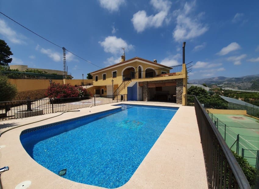 6 soveværelse Villa til leje i Callosa d'En Sarria med swimmingpool garage - € 3.500 (Ref: 9097054)