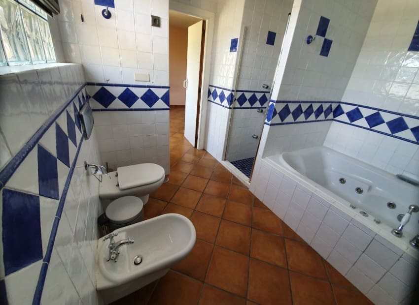 6 soveværelse Villa til leje i Callosa d'En Sarria med swimmingpool garage - € 3.500 (Ref: 9097054)