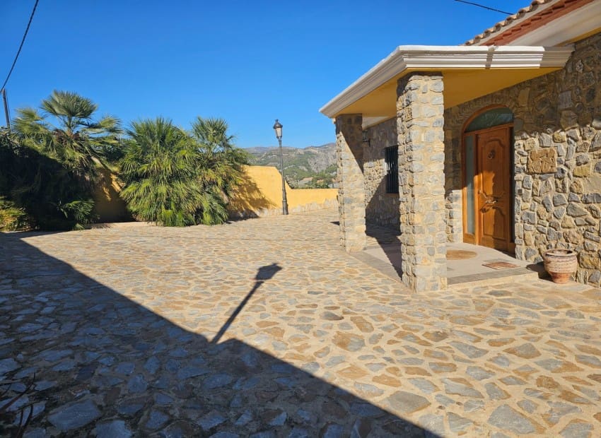 6 soveværelse Villa til leje i Callosa d'En Sarria med swimmingpool garage - € 3.500 (Ref: 9097054)