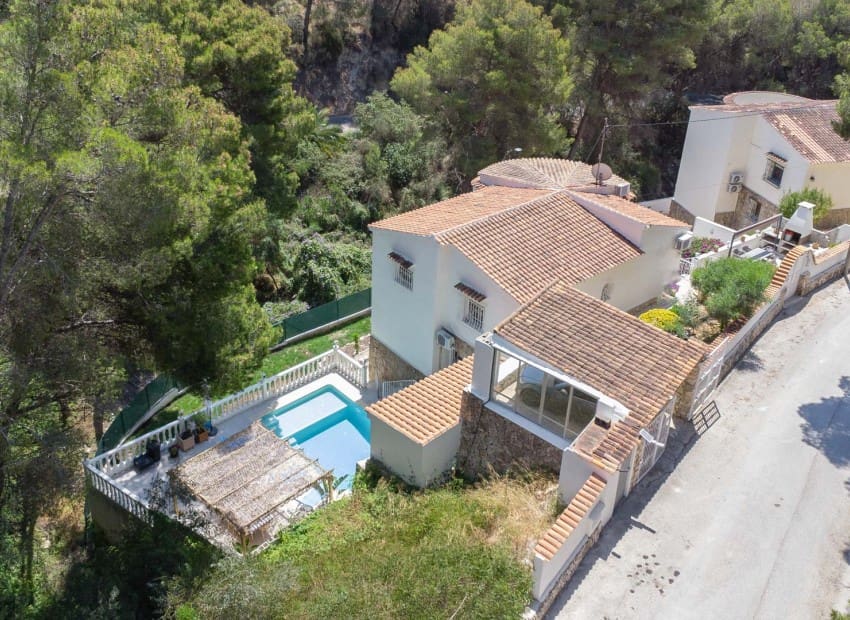 4 soveværelse Villa til salg i Montemar med swimmingpool - € 620.000 (Ref: 9123686)