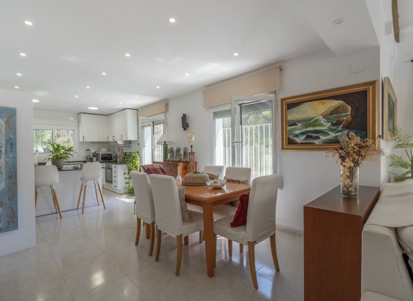 4 soveværelse Villa til salg i Montemar med swimmingpool - € 620.000 (Ref: 9123686)