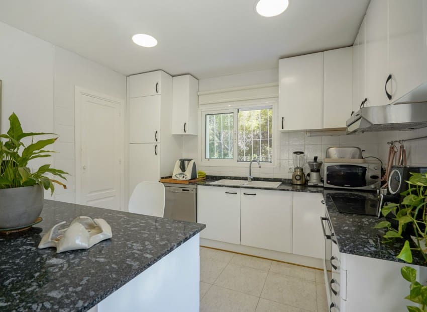 4 soveværelse Villa til salg i Montemar med swimmingpool - € 620.000 (Ref: 9123686)