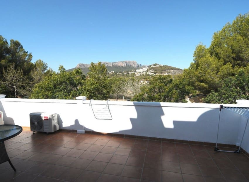 3 makuuhuone Huvila myytävänä paikassa Calpe / Calp mukana uima-altaan - 455 000 € (Ref: 9123879)