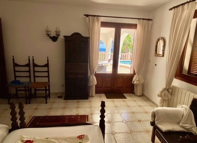 5 quarto Moradia para venda em Canuta, Calpe / Calp com piscina - 949 000 € (Ref: 9125906)