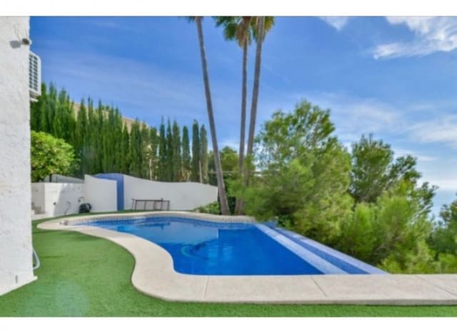 4 bedroom Villa for sale in Altea with pool - € 824,000 (Ref: 9127946)