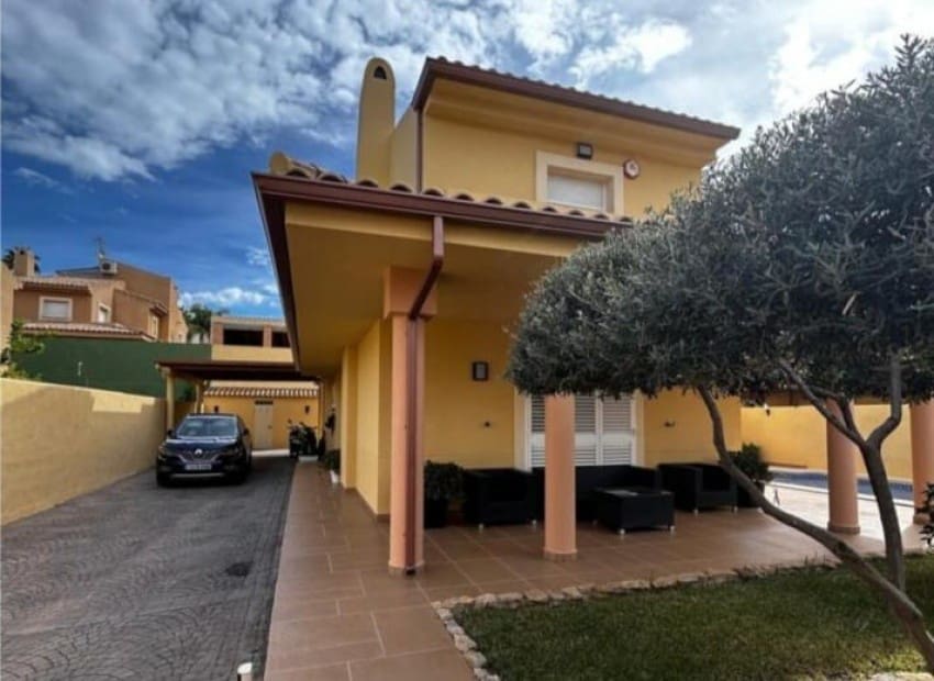 4 bedroom Villa for sale in Benidorm with pool - € 750,000 (Ref: 9131698)