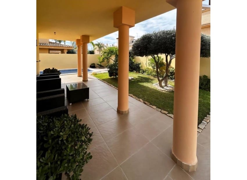 4 bedroom Villa for sale in Benidorm with pool - € 750,000 (Ref: 9131698)