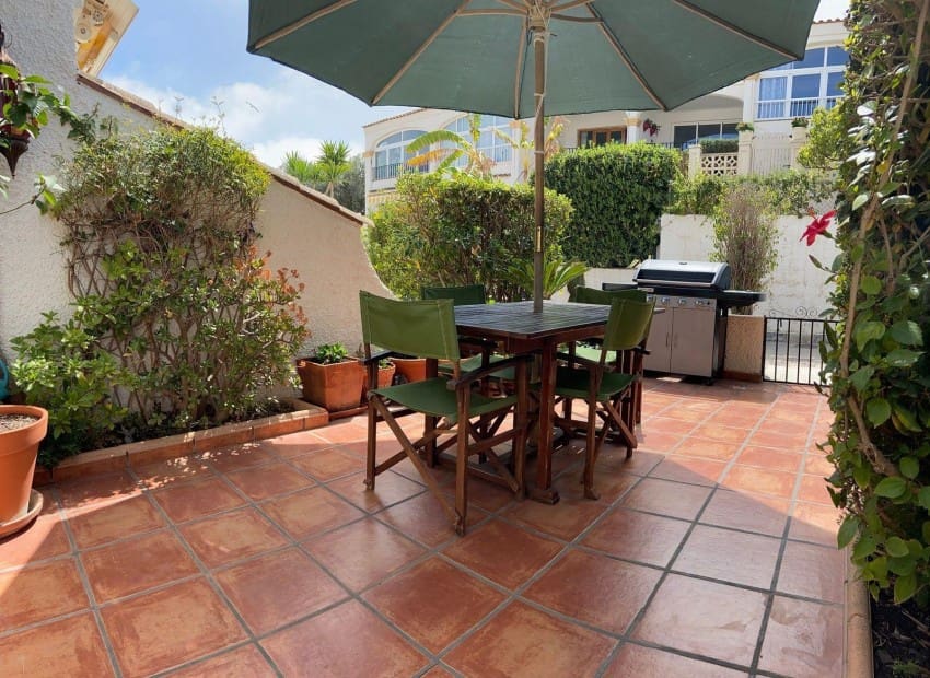 4 soveværelse Byhus til salg i Gran Alacant med swimmingpool - € 320.000 (Ref: 9133357)