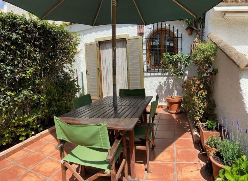 4 soveværelse Byhus til salg i Gran Alacant med swimmingpool - € 320.000 (Ref: 9133357)