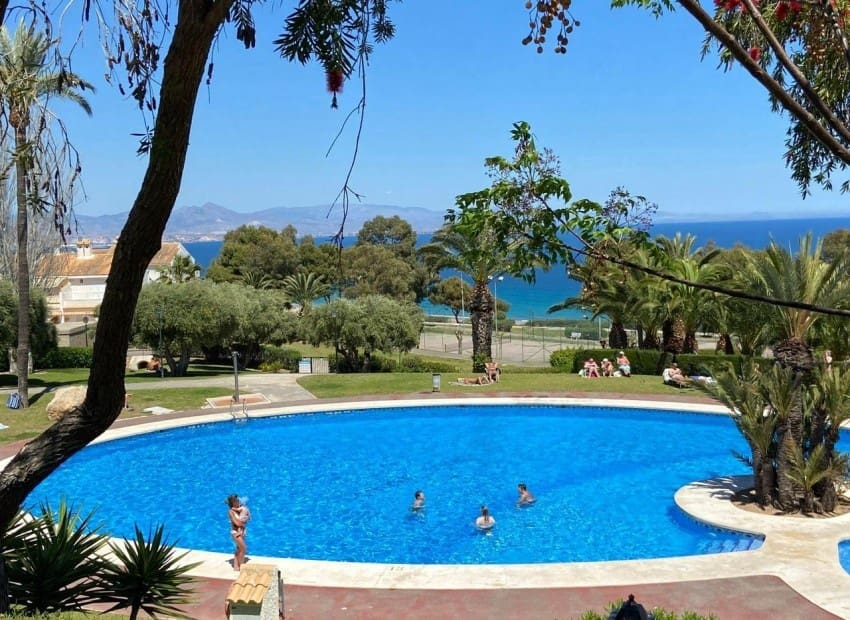 4 soveværelse Byhus til salg i Gran Alacant med swimmingpool - € 320.000 (Ref: 9133357)