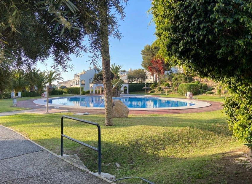 4 soveværelse Byhus til salg i Gran Alacant med swimmingpool - € 320.000 (Ref: 9133357)