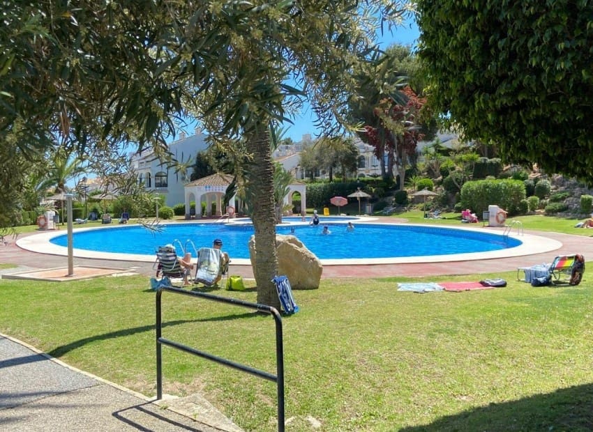 4 soveværelse Byhus til salg i Gran Alacant med swimmingpool - € 320.000 (Ref: 9133357)
