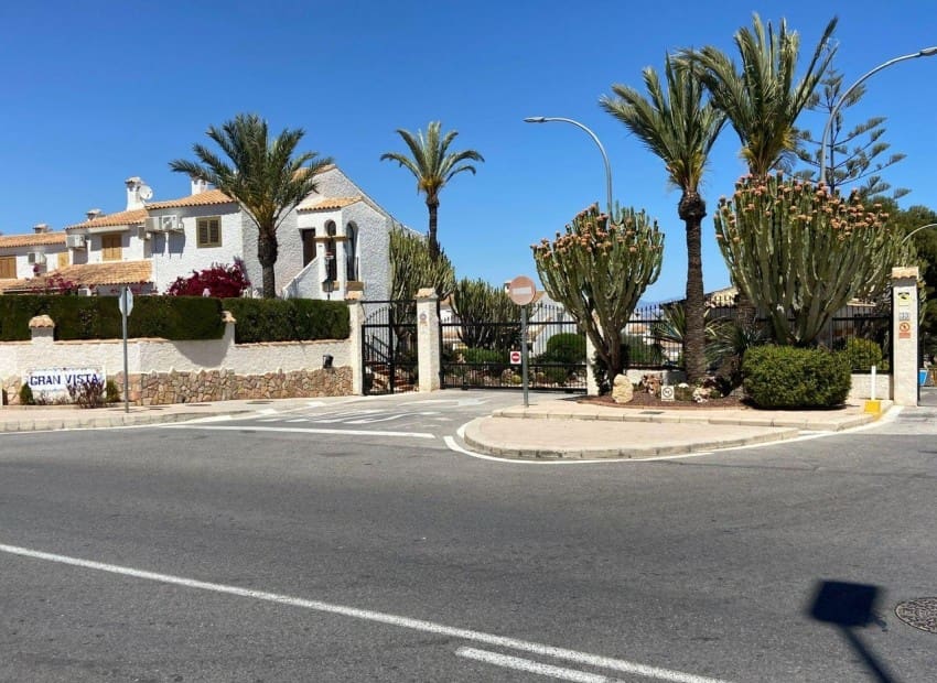 4 soveværelse Byhus til salg i Gran Alacant med swimmingpool - € 320.000 (Ref: 9133357)
