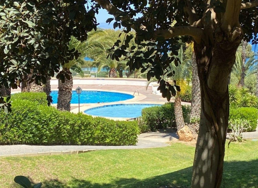 4 soveværelse Byhus til salg i Gran Alacant med swimmingpool - € 320.000 (Ref: 9133357)