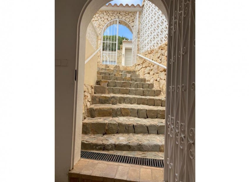 4 sypialnia Willa na sprzedaż w Calpe / Calp z basenem garażem - 650 000 € (Ref: 9135120)