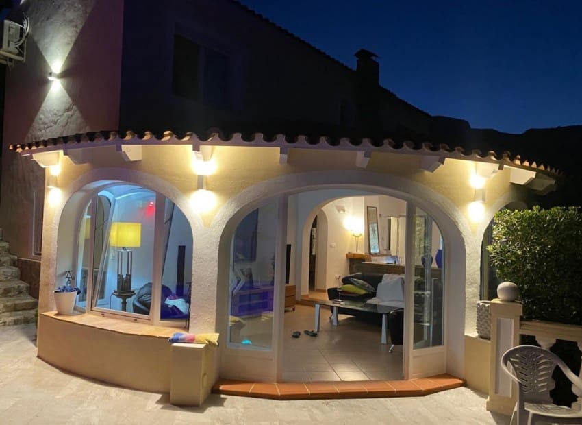 4 sypialnia Willa na sprzedaż w Calpe / Calp z basenem garażem - 650 000 € (Ref: 9135120)