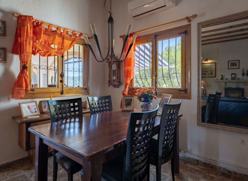 4 sypialnia Willa na sprzedaż w Javea / Xabia z basenem - 749 000 € (Ref: 9136155)