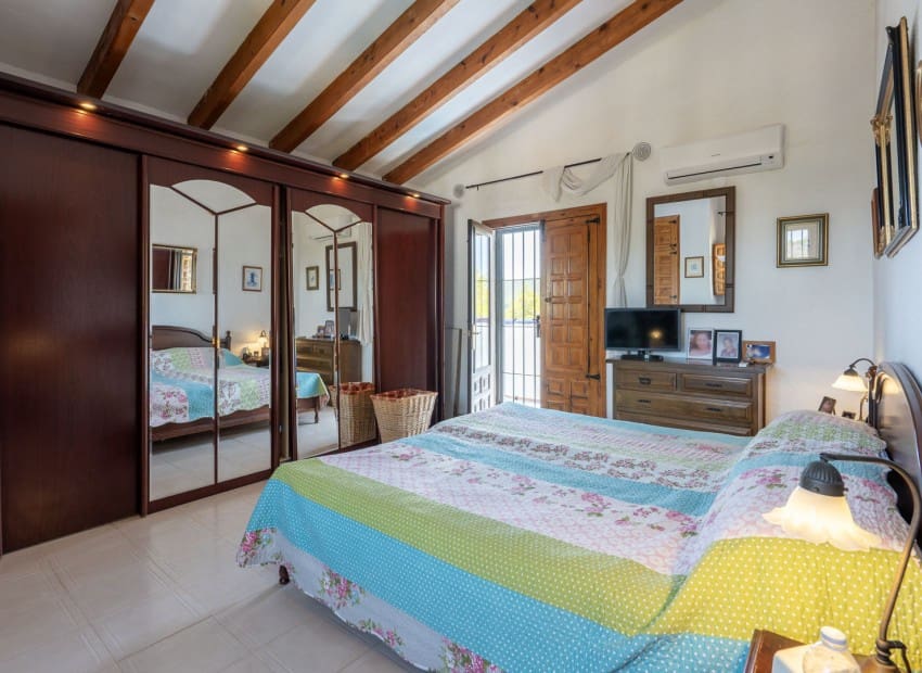 4 sypialnia Willa na sprzedaż w Javea / Xabia z basenem - 749 000 € (Ref: 9136155)