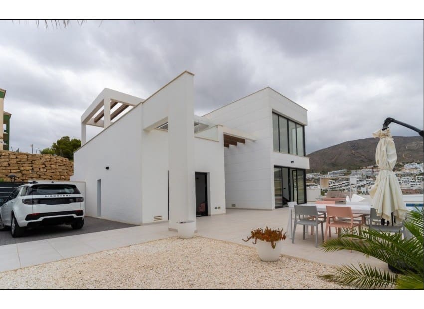 3 bedroom Villa for rent in Finestrat with pool garage - € 4,500 (Ref: 9146497)