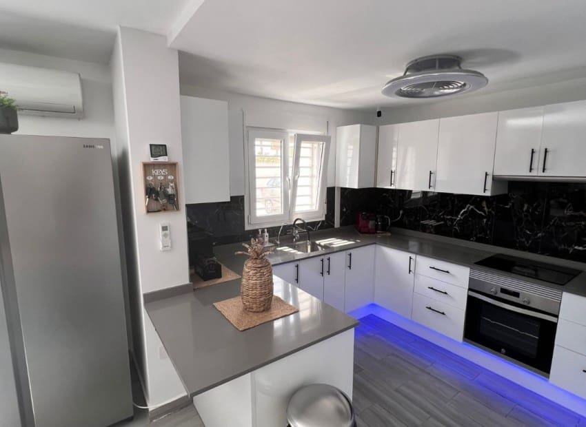 3 chambre Finca/Maison de Campagne à vendre à La Marina avec piscine garage - 425 000 € (Ref: 9165338)