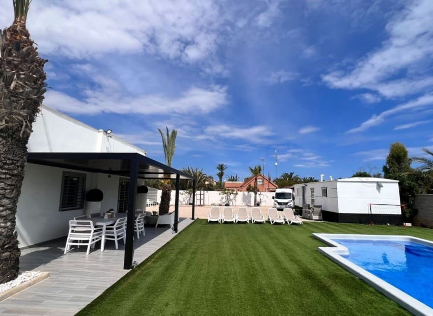 3 chambre Finca/Maison de Campagne à vendre à La Marina avec piscine garage - 425 000 € (Ref: 9165338)