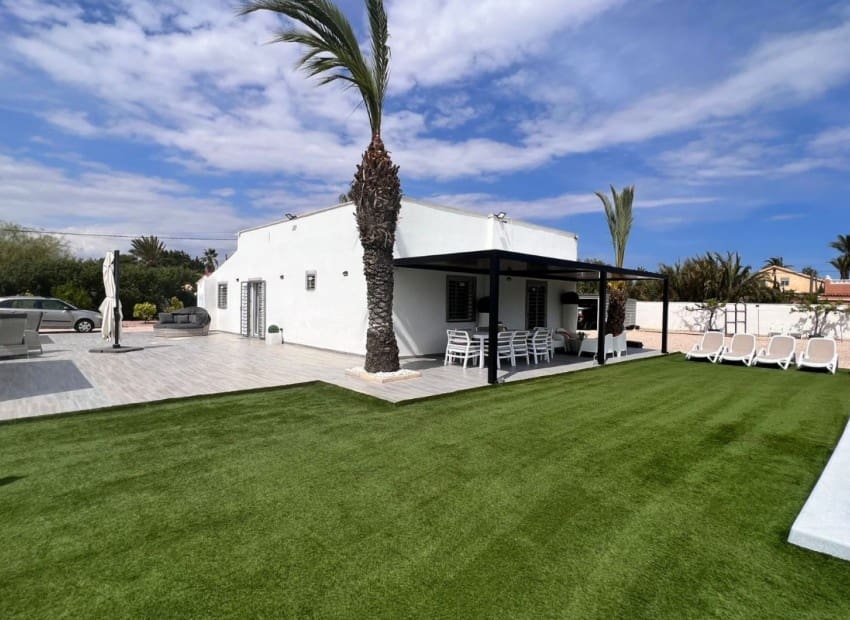 3 chambre Finca/Maison de Campagne à vendre à La Marina avec piscine garage - 425 000 € (Ref: 9165338)