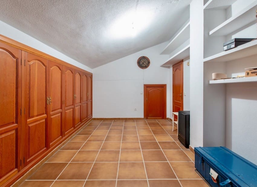 4 makuuhuone Huvila myytävänä paikassa Altea mukana uima-altaan 
autotalli - 1 290 000 € (Ref: 9172385)