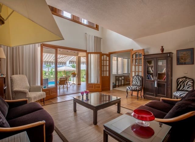 4 makuuhuone Huvila myytävänä paikassa Altea mukana uima-altaan 
autotalli - 1 290 000 € (Ref: 9172385)