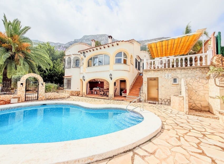 4 slaapkamer Villa te koop in Denia met zwembad - € 595.000 (Ref: 9172455)