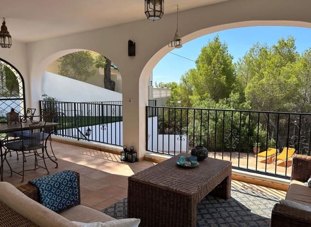 5 slaapkamer Villa te koop in Altea la Vella, Altea met zwembad - € 750.000 (Ref: 9176034)