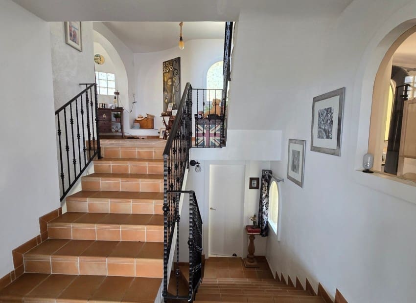 3 bedroom Villa for sale in Altea with pool garage - € 1,365,000 (Ref: 9186581)