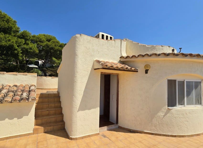 3 bedroom Villa for sale in Altea with pool garage - € 1,365,000 (Ref: 9186581)