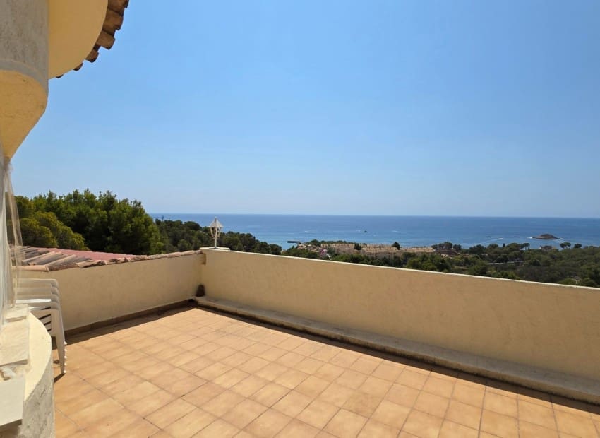 3 bedroom Villa for sale in Altea with pool garage - € 1,365,000 (Ref: 9186581)