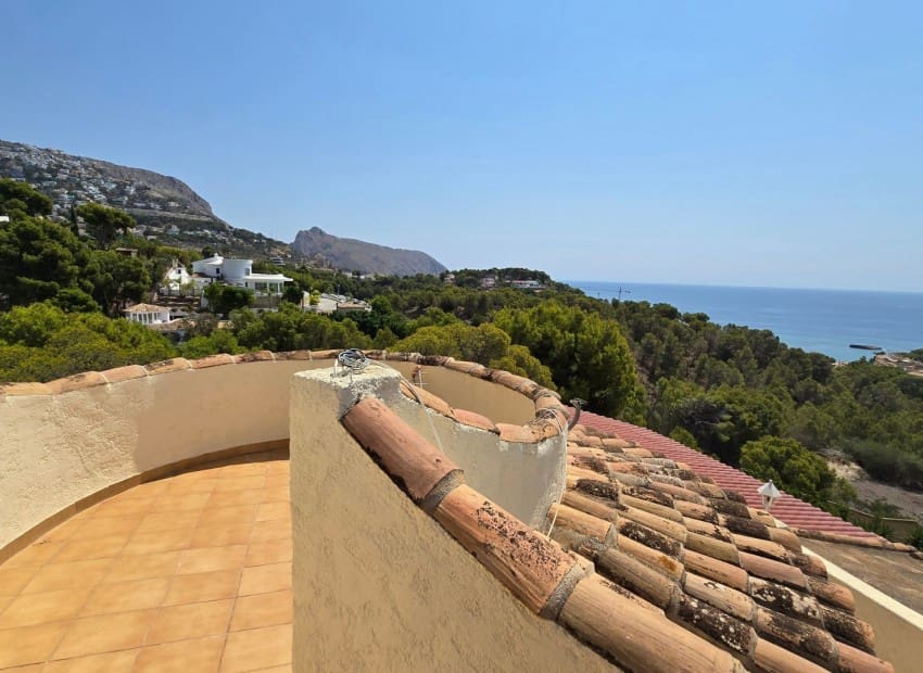 3 bedroom Villa for sale in Altea with pool garage - € 1,365,000 (Ref: 9186581)