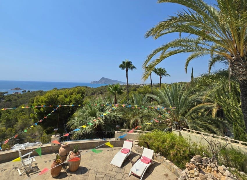 3 bedroom Villa for sale in Altea with pool garage - € 1,365,000 (Ref: 9186581)