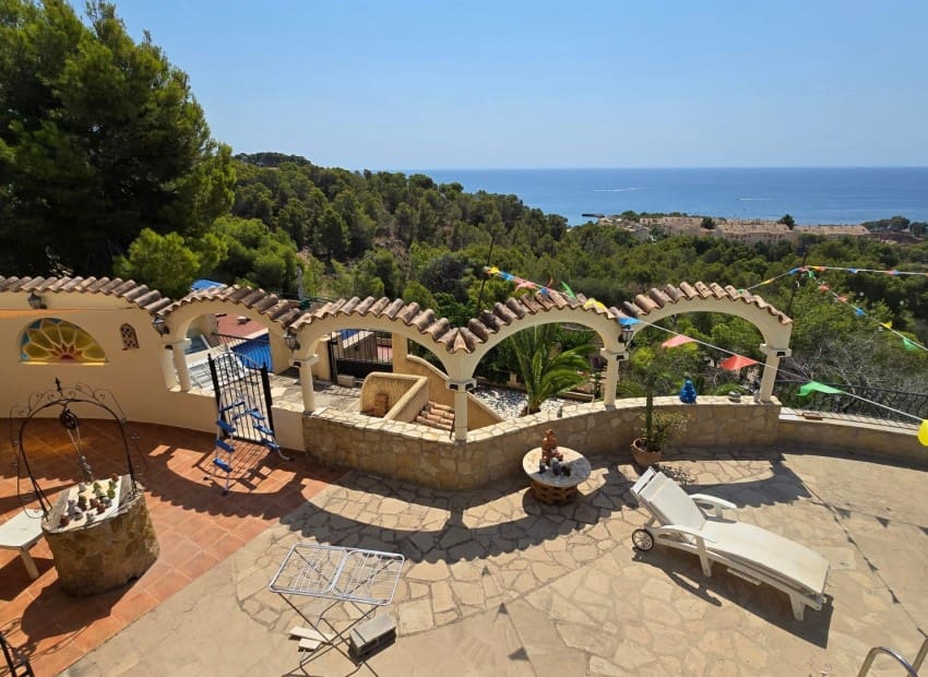 3 bedroom Villa for sale in Altea with pool garage - € 1,365,000 (Ref: 9186581)
