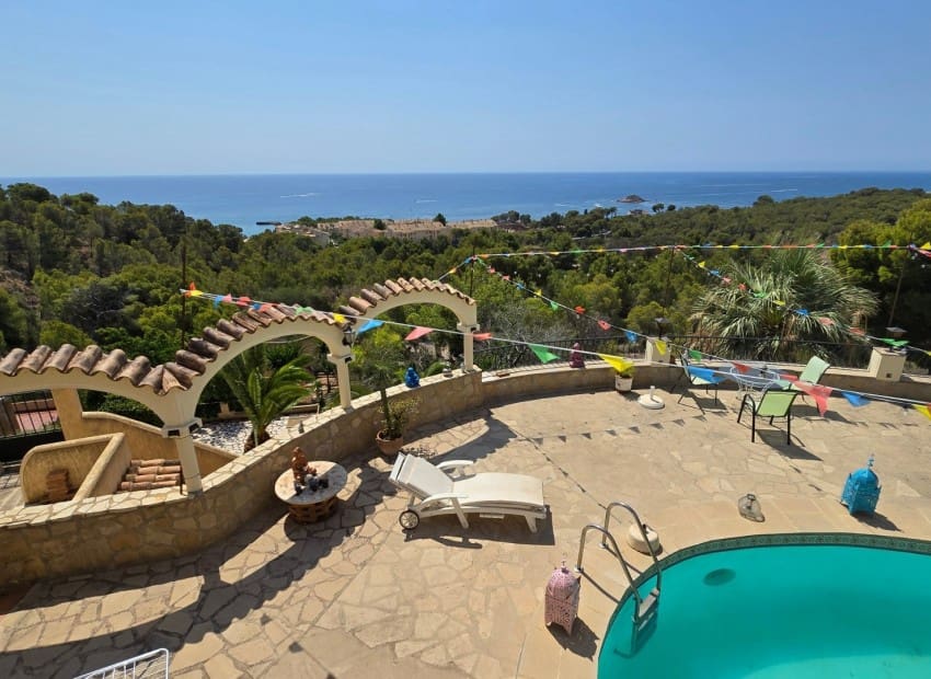 3 bedroom Villa for sale in Altea with pool garage - € 1,365,000 (Ref: 9186581)