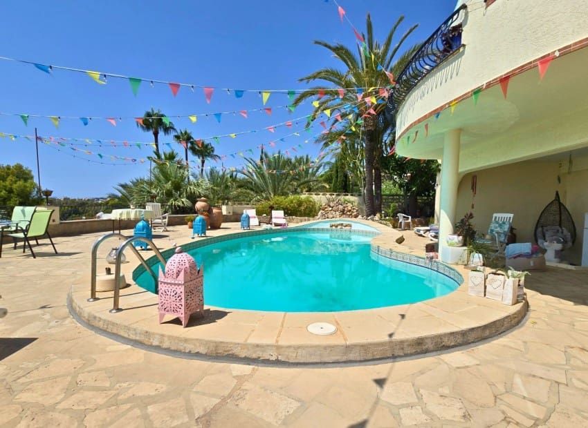 3 bedroom Villa for sale in Altea with pool garage - € 1,365,000 (Ref: 9186581)