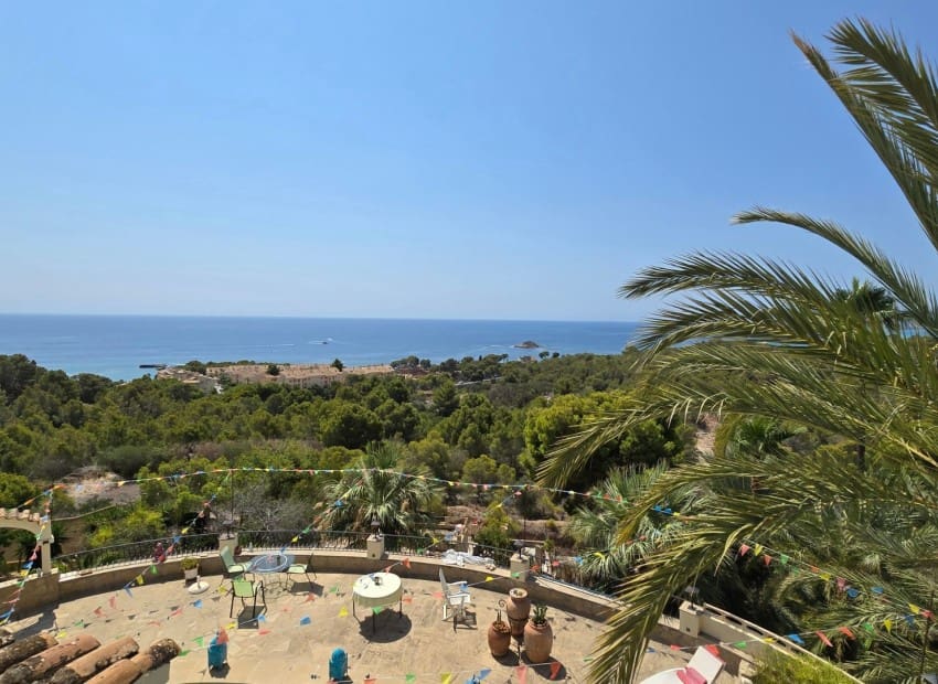 3 bedroom Villa for sale in Altea with pool garage - € 1,365,000 (Ref: 9186581)