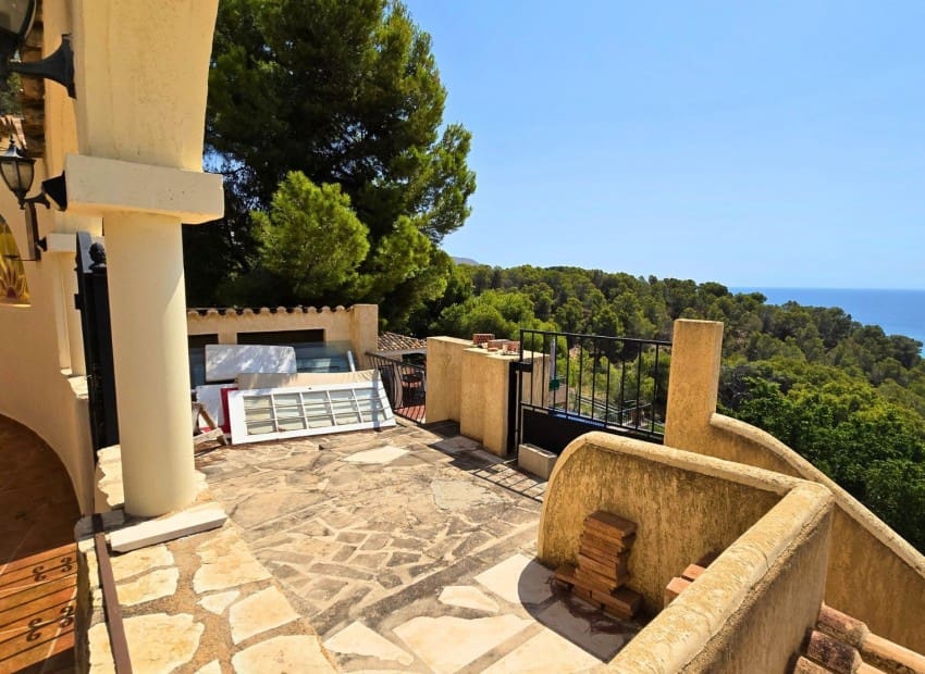 3 bedroom Villa for sale in Altea with pool garage - € 1,365,000 (Ref: 9186581)
