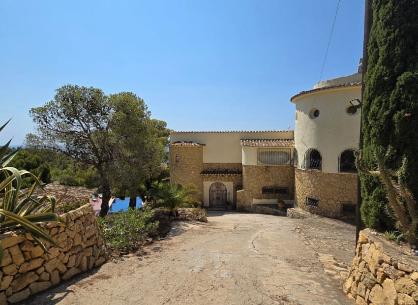 3 bedroom Villa for sale in Altea with pool garage - € 1,365,000 (Ref: 9186581)