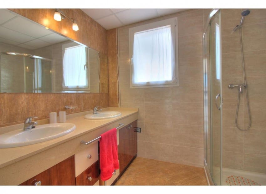 5 soverom Villa til salgs i Calpe / Calp med svømmebasseng garasje - € 680 000 (Ref: 9194719)