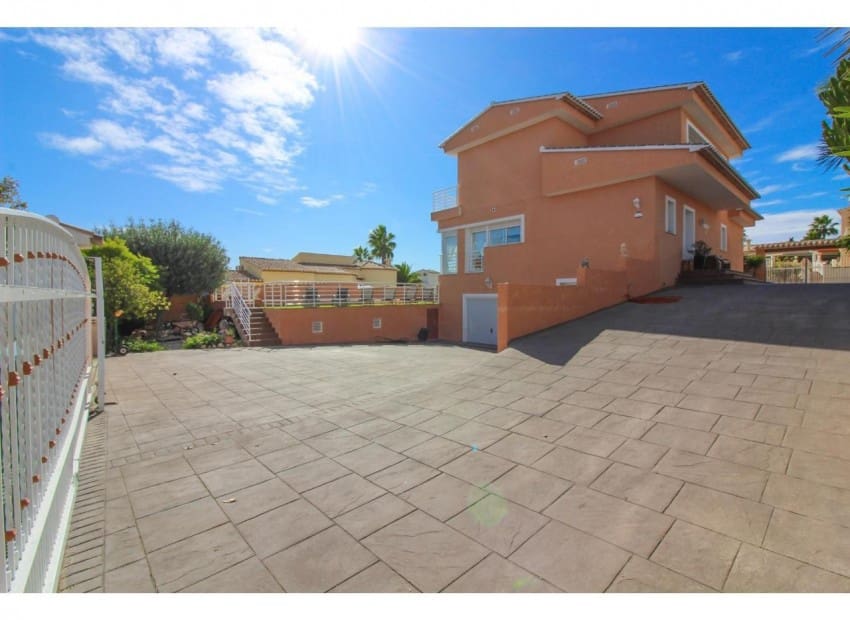 5 soverom Villa til salgs i Calpe / Calp med svømmebasseng garasje - € 680 000 (Ref: 9194719)