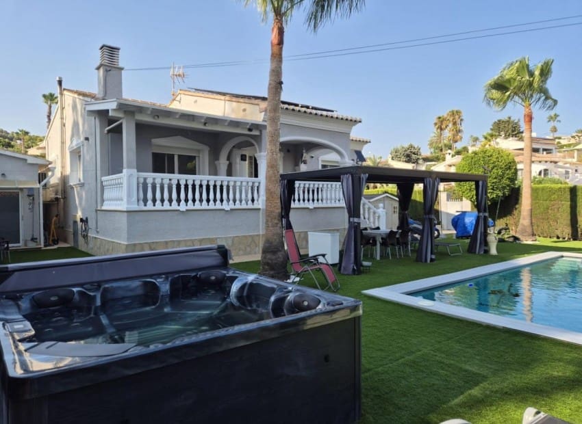 5 makuuhuone Huvila myytävänä paikassa Calpe / Calp mukana uima-altaan - 780 000 € (Ref: 9194721)