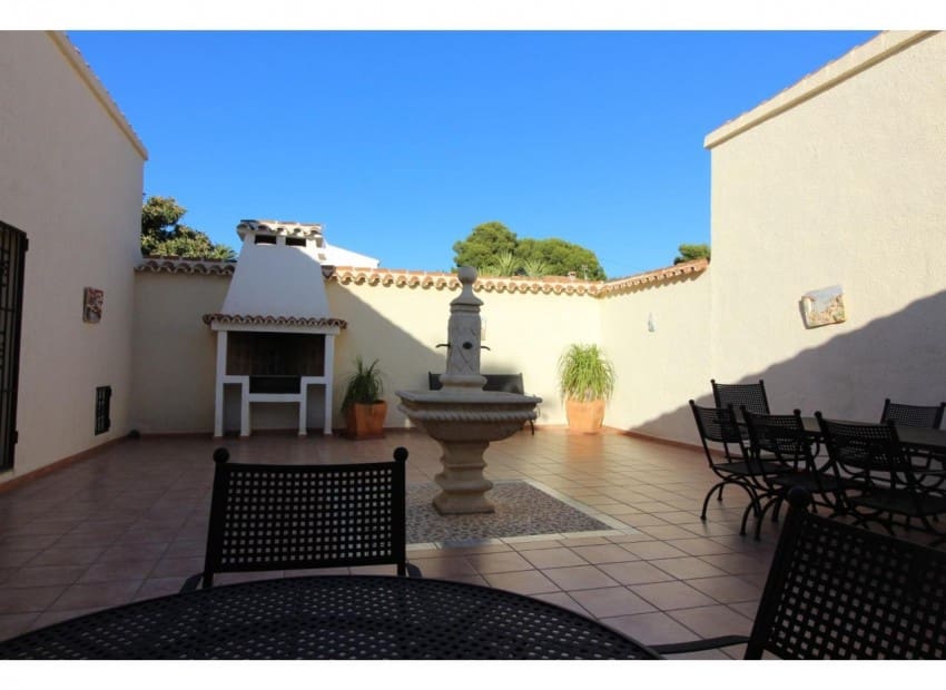 5 soverom Villa til salgs i Calpe / Calp med svømmebasseng - € 785 000 (Ref: 9196921)