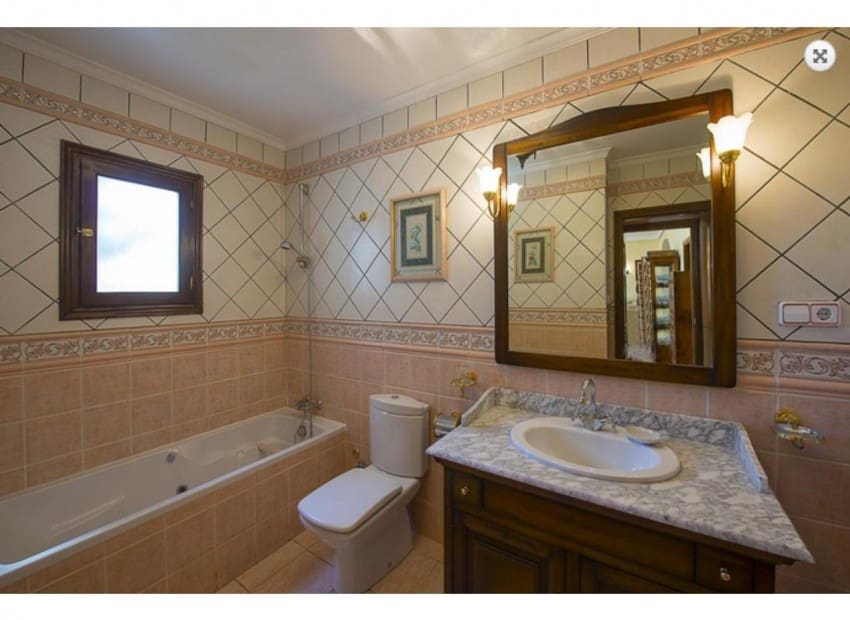 4 sypialnia Willa na sprzedaż w Calpe / Calp z basenem garażem - 775 000 € (Ref: 9197363)