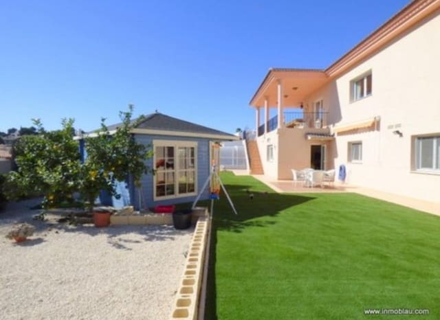 7 bedroom Villa for sale in Pueblo - Urbanizaciones, Alfaz del Pi / L'Alfàs del Pi with pool - € 699,000 (Ref: 9198156)